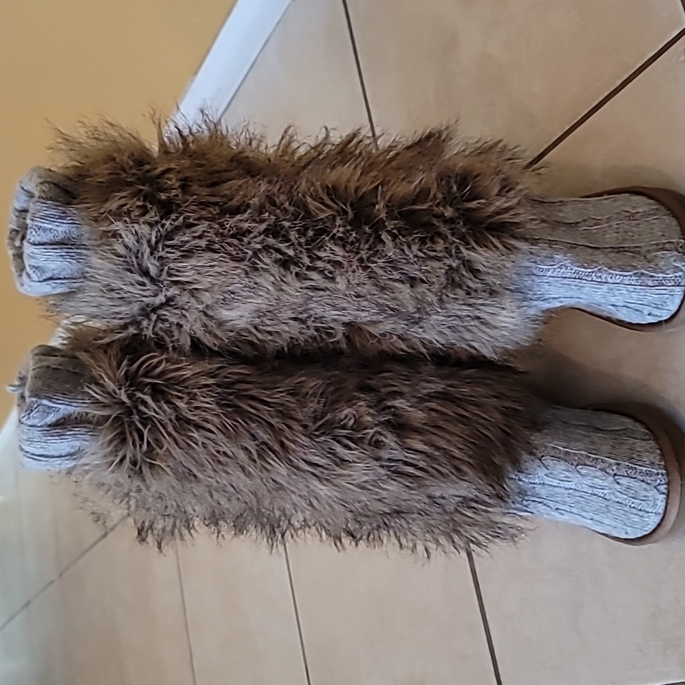 Pink VS slippers (M 7-8)